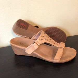 Vionic Wedge Sandal Size 8